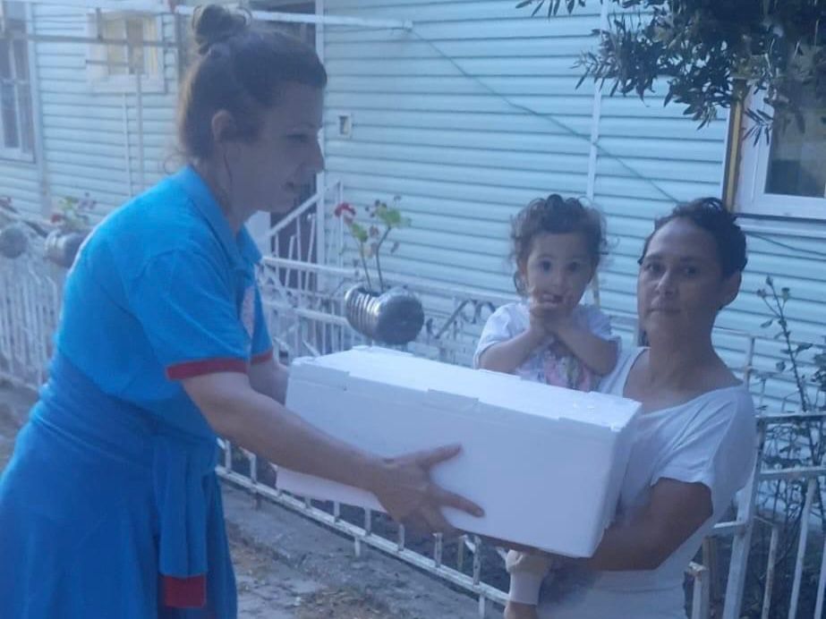 ERDEK’TE ŞAMPİYONA KAPSAMINDA YAKALANAN BALIKLAR İHTİYAÇ SAHİPLERİNE ULAŞTIRILDI