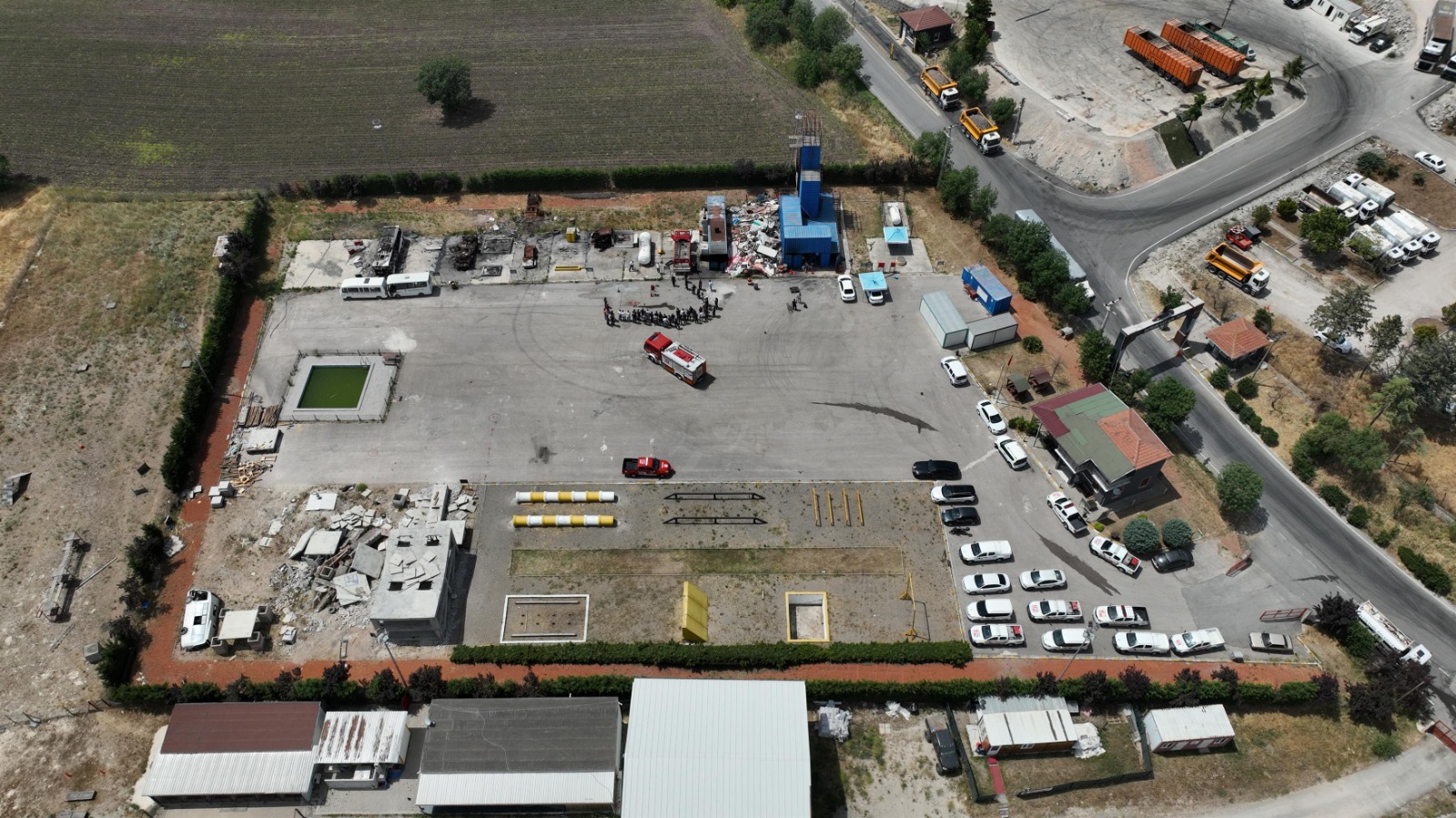 Balıkesir İtfaiyesi, elektrikli araç yangınlarına müdahale eğitimi aldı