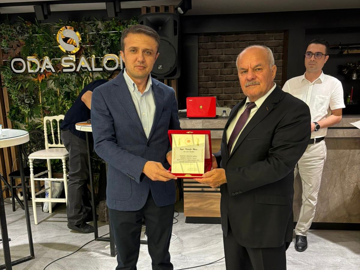 BANDIRMA ADLİYESİNDE VEDA: 45 YIL HİZMET VEREN MUSTAFA AKBAŞ EMEKLİ OLDU