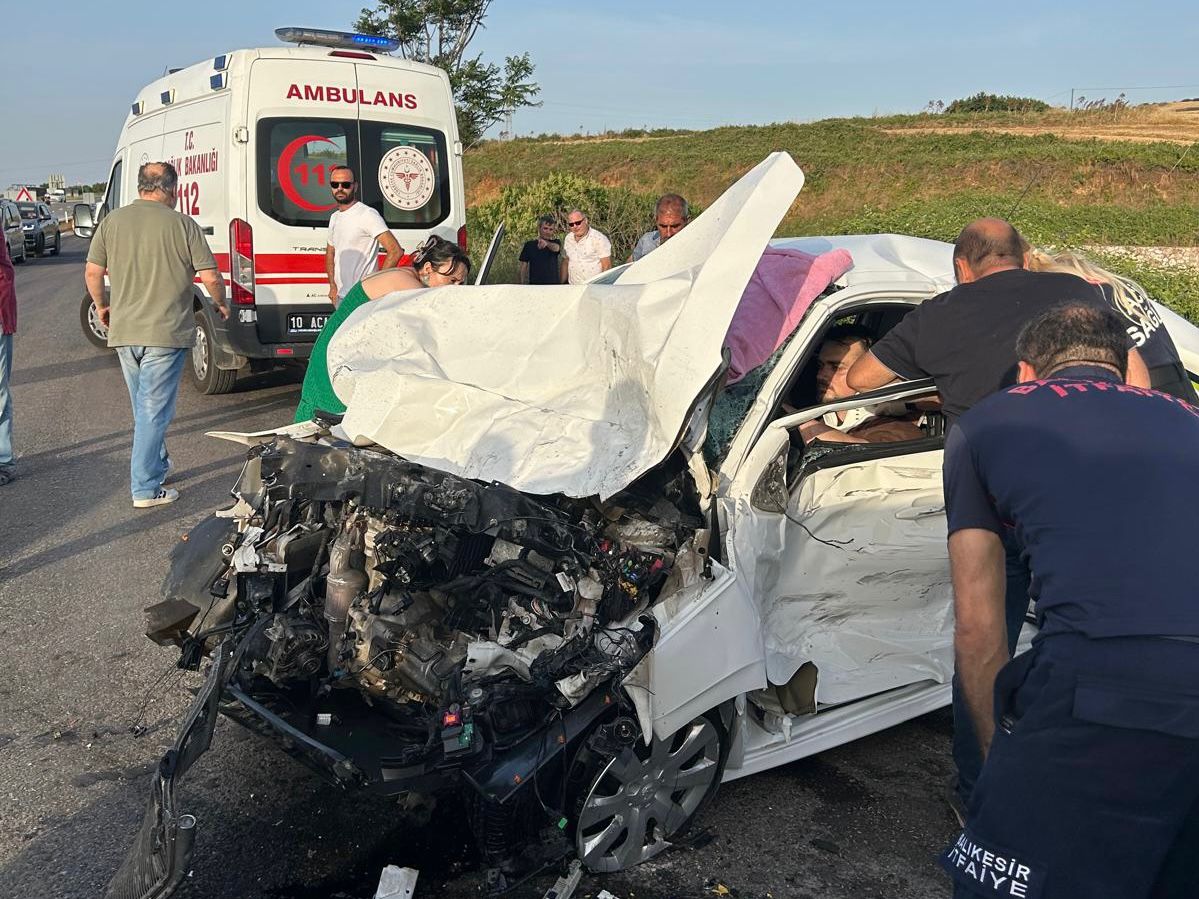 Erdek’te aynı yolda bir hafta içinde ikinci zincirleme trafik kazası: 2 Yaralı